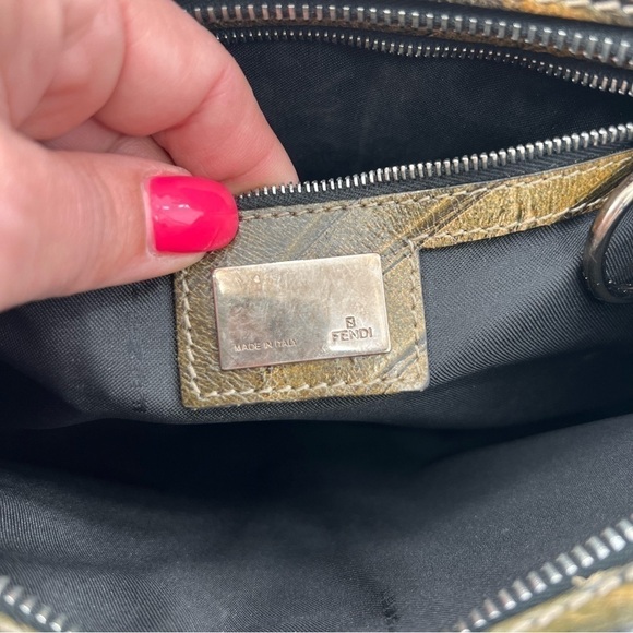 VINTAGE Rare Fendi palm leather hand purse - Picture 10 of 13